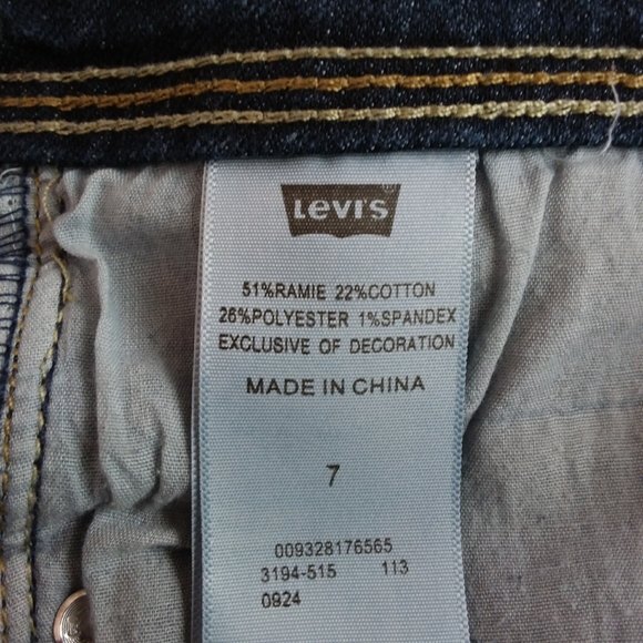 Levi's Shorts Blue Midi Distressed Raw Hem Casual 7 - Picture 8 of 8